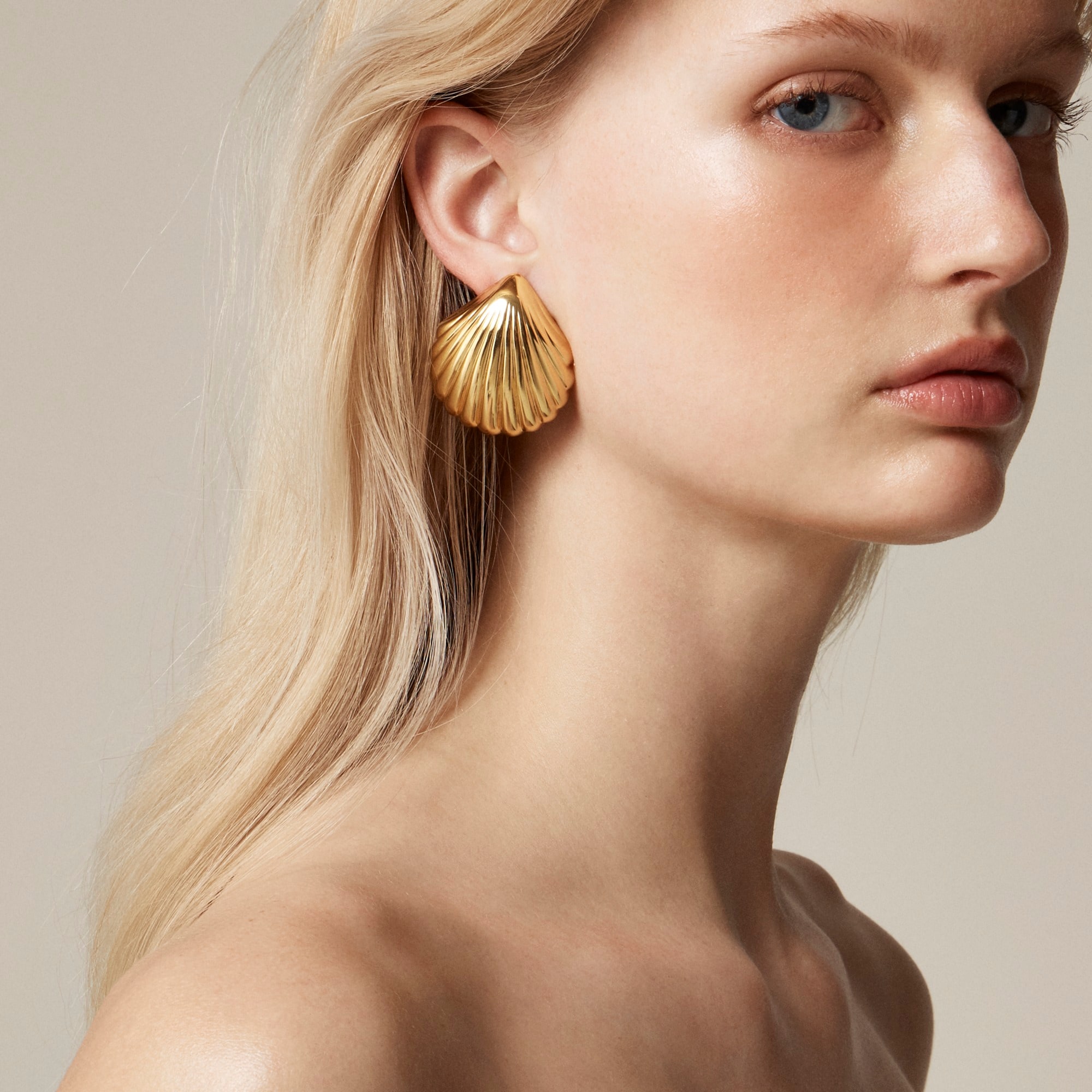  Metallic shell earrings
