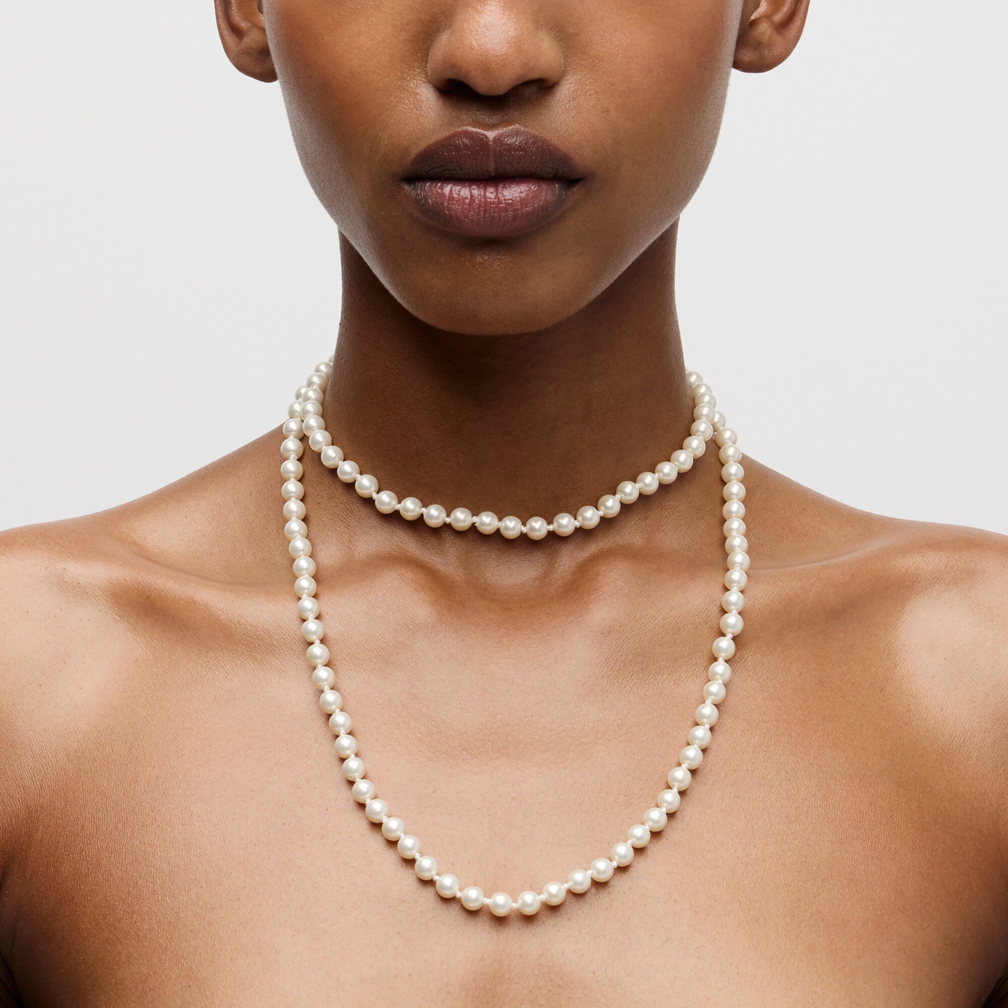  Long pearl necklace